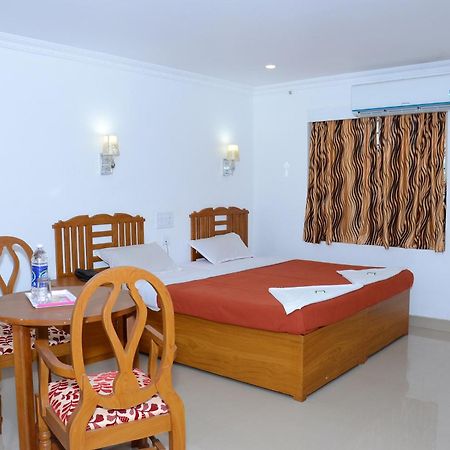 Princess Residency Hotel Nedumbassery Room photo