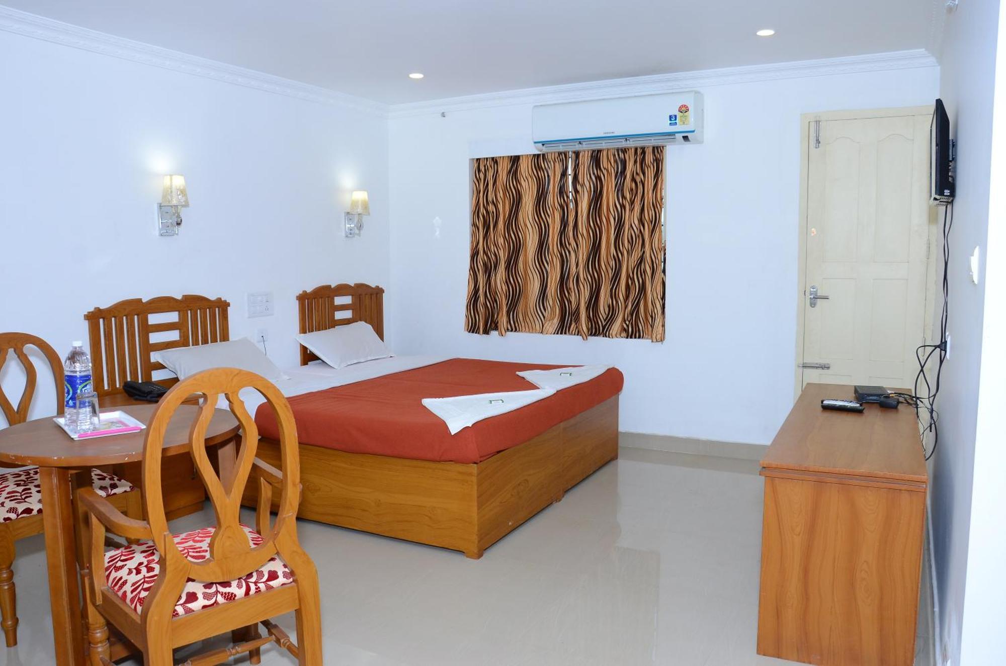 Princess Residency Hotel Nedumbassery Room photo